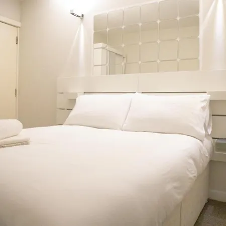 Stylish Centre Living Apartment