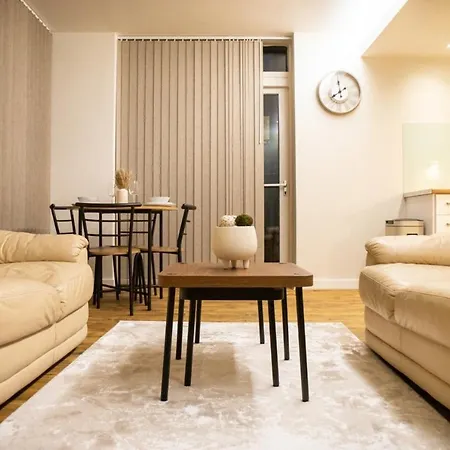 Stylish Centre Living Apartment