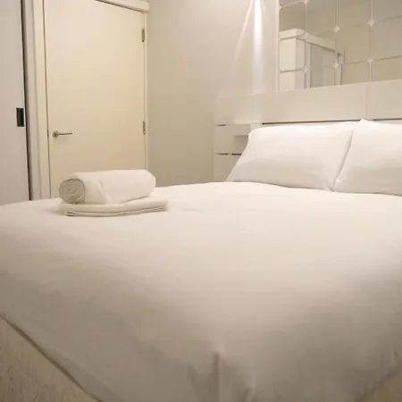 Stylish Centre Living Apartment Leeds (West Yorkshire)