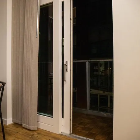 Stylish Centre Living Apartment